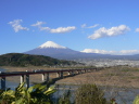 3月上旬の富士川SAより富士山の眺め。